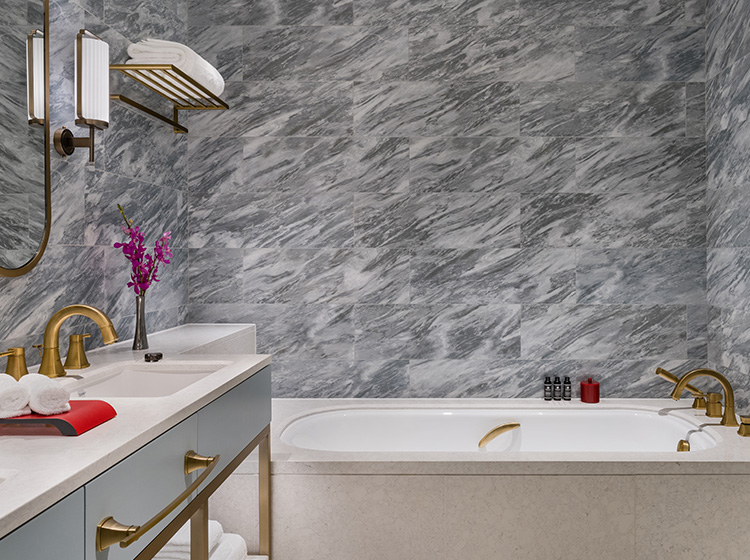 /GLP%20Corner%20Suite%20Bathroom