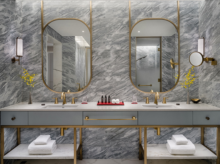 /GLP%20Deluxe%20Suite%20Bathroom