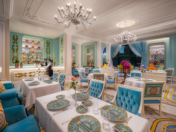 /The%20dining%20tables%20in%20La%20Scala%20del%20Palazzo%2C%20a%20restaurant%20that%20provides%20delicious%20Italian%20afternoon%20tea%20in%20GLP%20Resort%20Macau.
