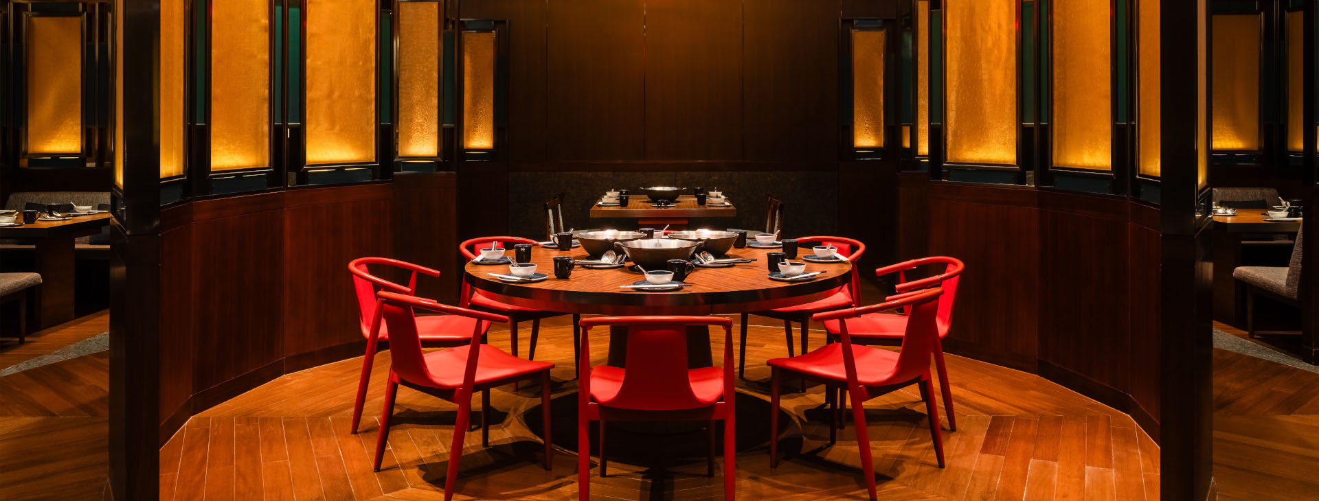 /The%20round%20table%20dining%20room%20in%20Wulao%2C%20the%20Taiwanese%20Hot%20Pot%20Restaurant%20in%20Grand%20Lisboa%20Palace%20Resort%20Macau.