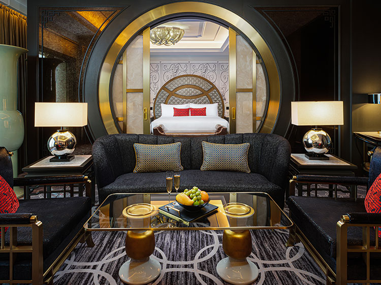 /THE%20KARL%20LAGERFELD%20Ikonik%20Suite